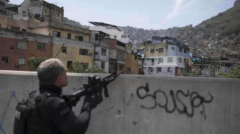 Βίντεο από Βραζιλία: Στρατός για να σταματήσει ο πόλεμος συμμοριών